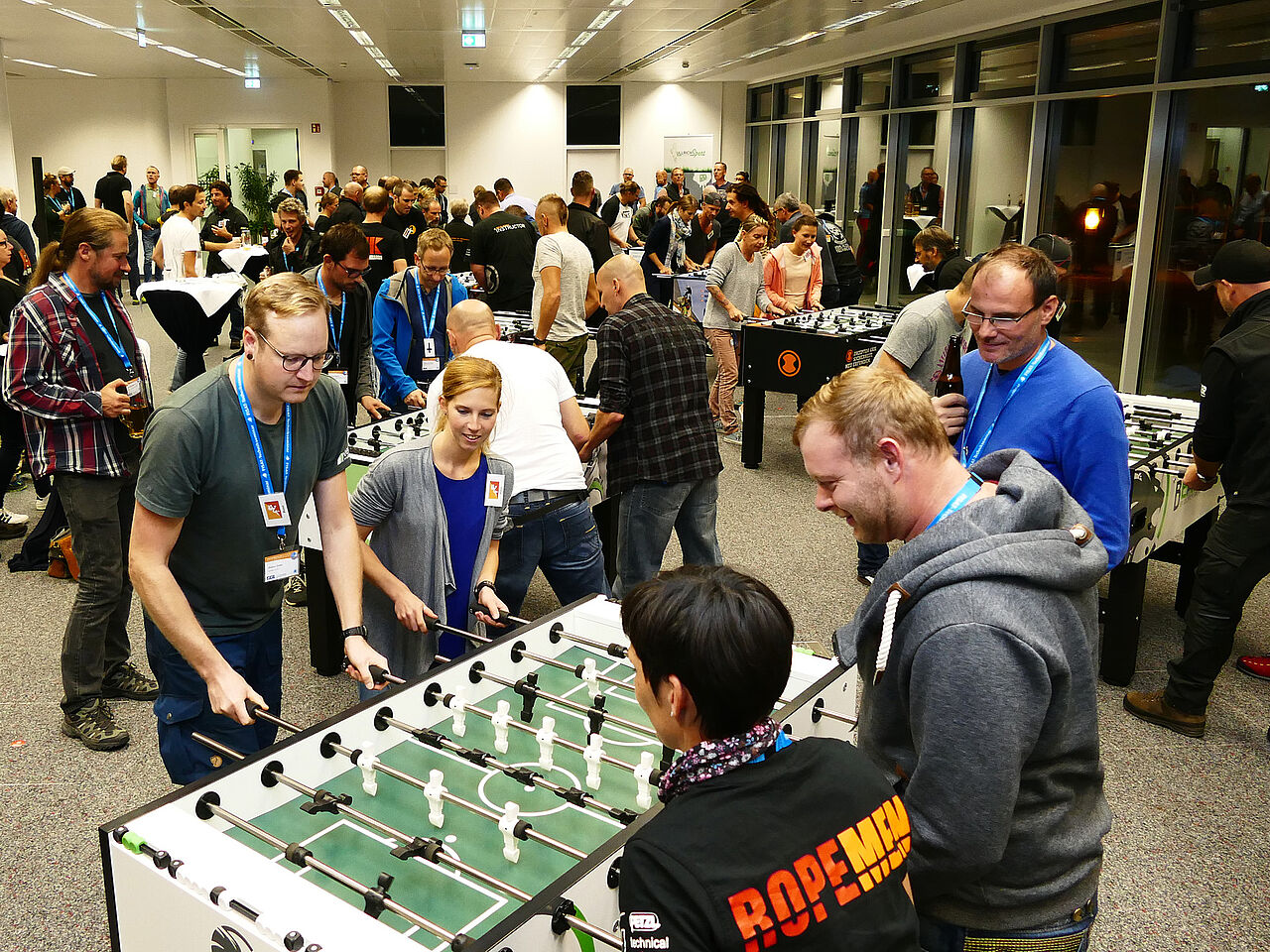 Gute Stimmung für eine gute Sache beim Benefiz-Tischkicker-Turnier