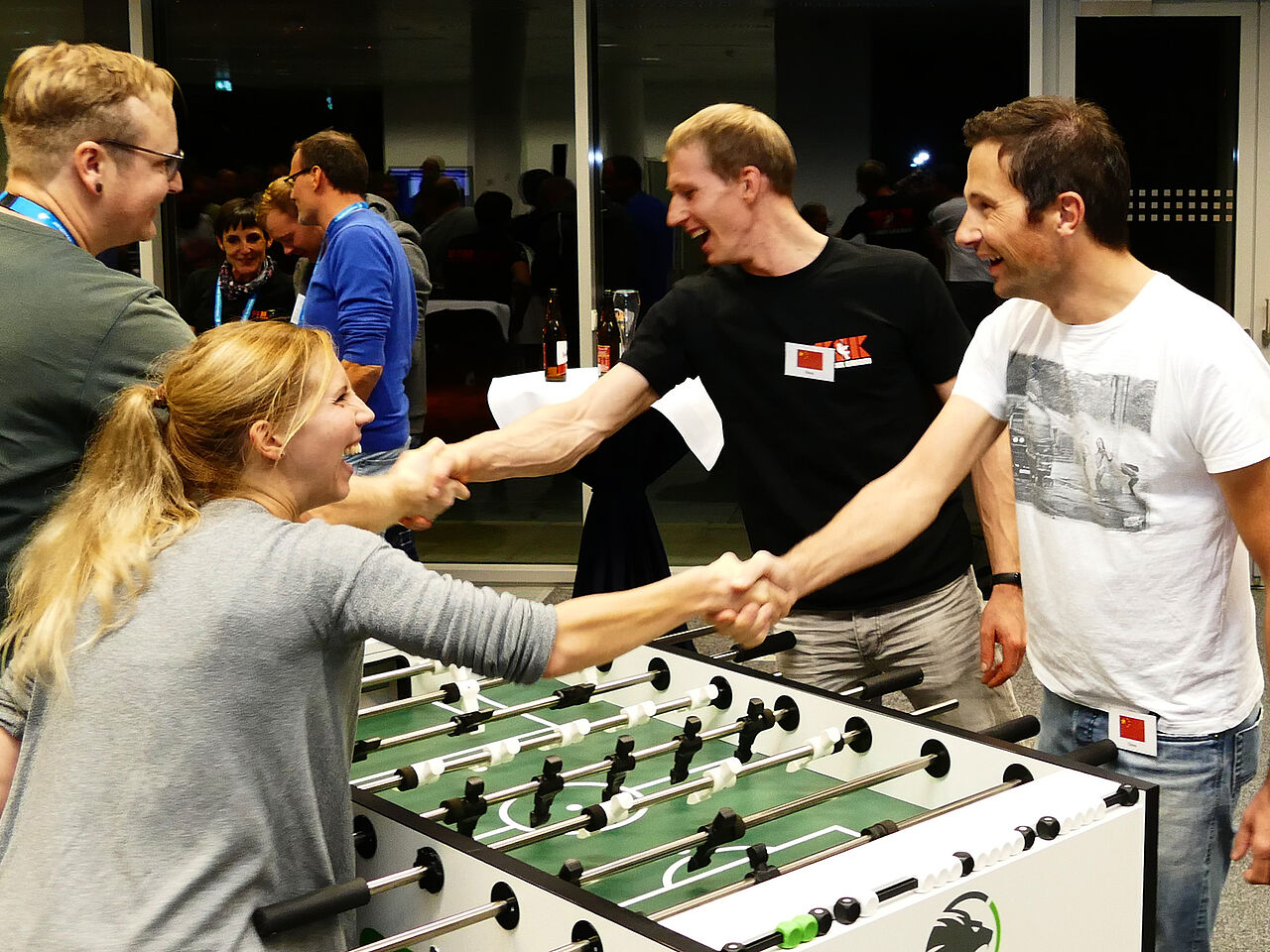 Gute Stimmung für eine gute Sache beim Benefiz-Tischkicker-Turnier