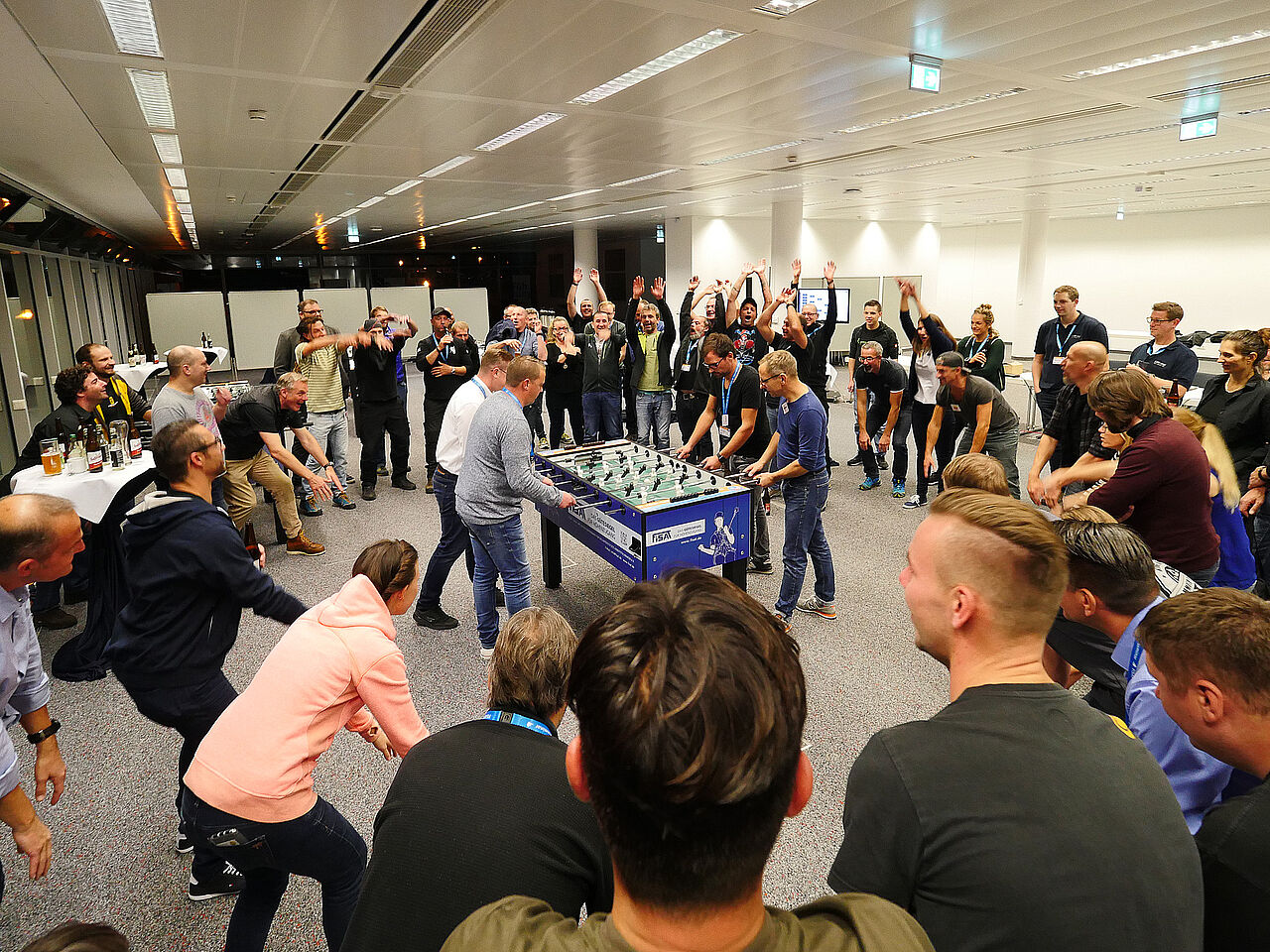 Gute Stimmung für eine gute Sache beim Benefiz-Tischkicker-Turnier