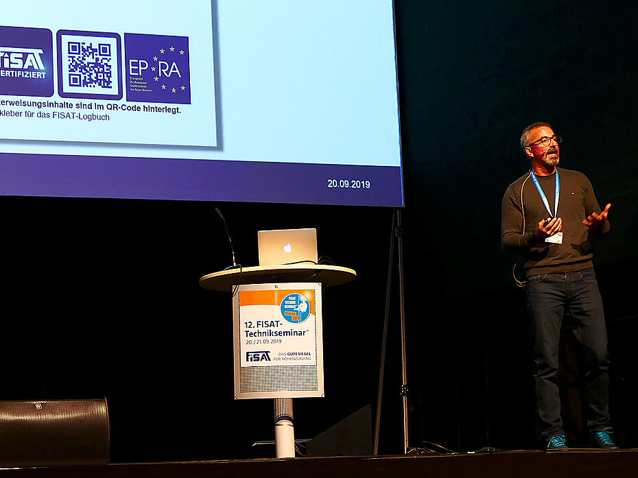 Peter Biegel, Geschäftsführer der FISAT ZertOrga GmbH, stellte die Prozesszertifizierung für die Unterweisung PSAgA vor.