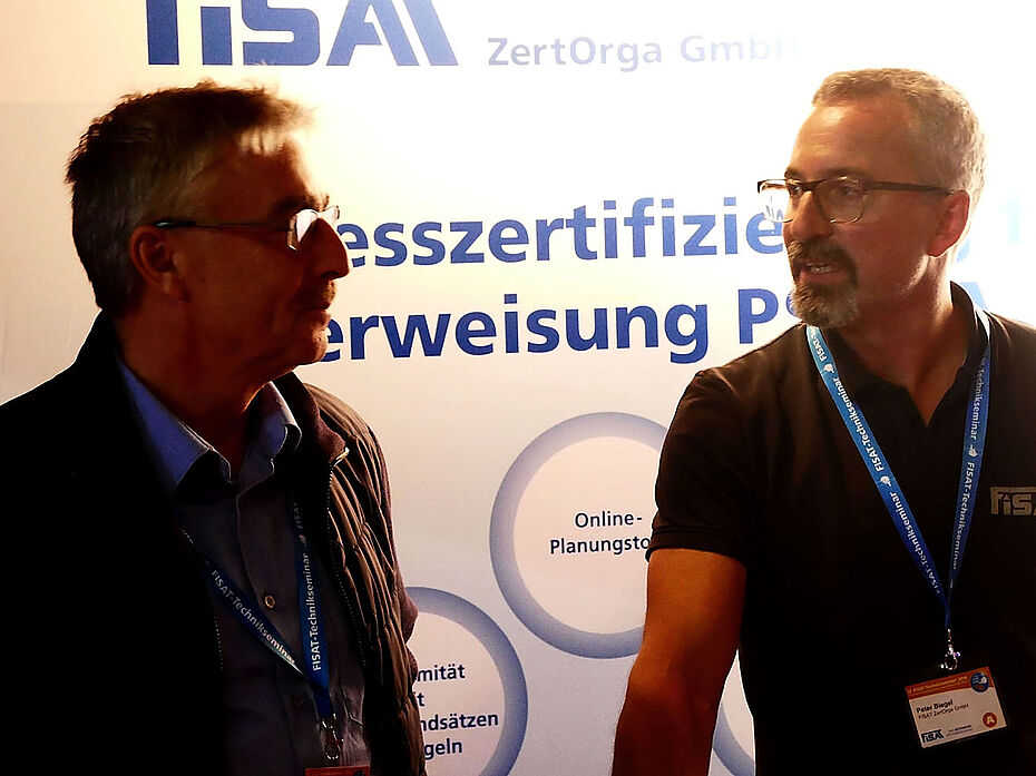 Dipl. Ing. Wolfgang Schäper, BG BAU, im Gespräch mit Peter Biegel, Geschäftsführter der FISAT ZertOrga GmbH
