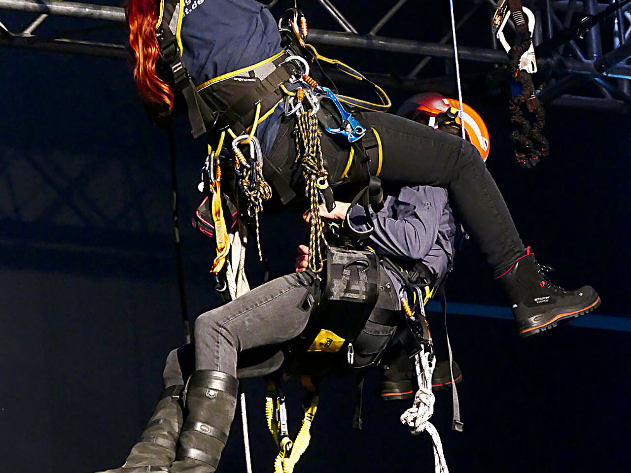 Zweite Praxis-Demonstration: Rettung bei der Verwendung von Seilzugangs- und Positionierungstechniken (SZP)