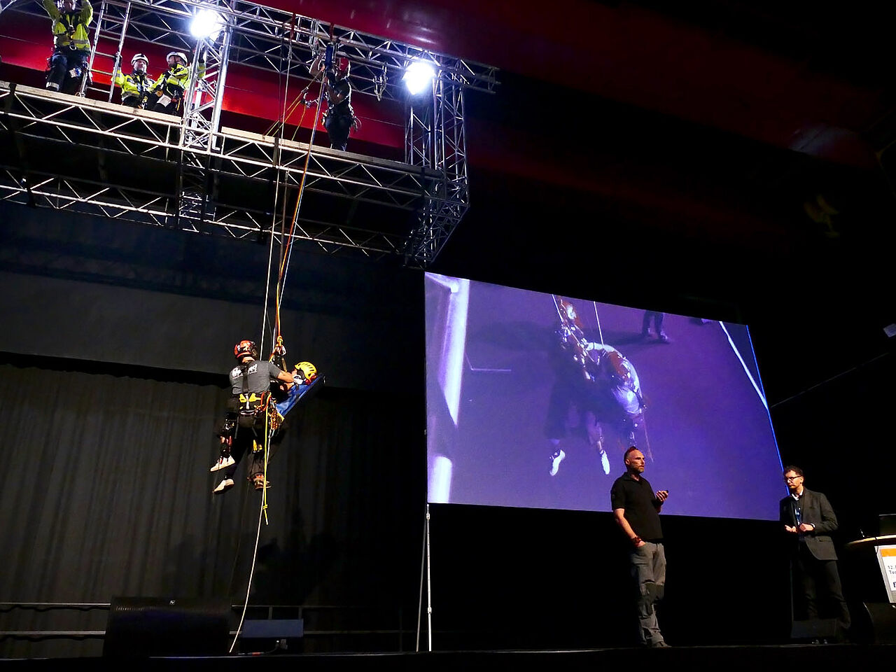 Seilunterstützte Rettungsgewährleistung durch Notfallteam vor Ort