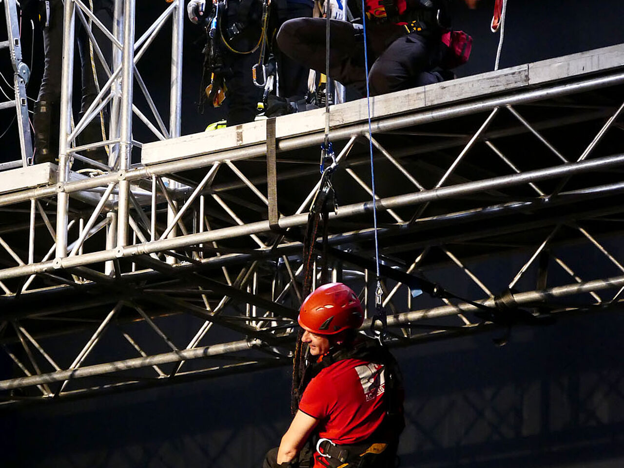 Erste demonstrierte Variante: Retten aus Höhen und Tiefen mit persönlichen Absturzschutzausrüstungen (PSAgA)