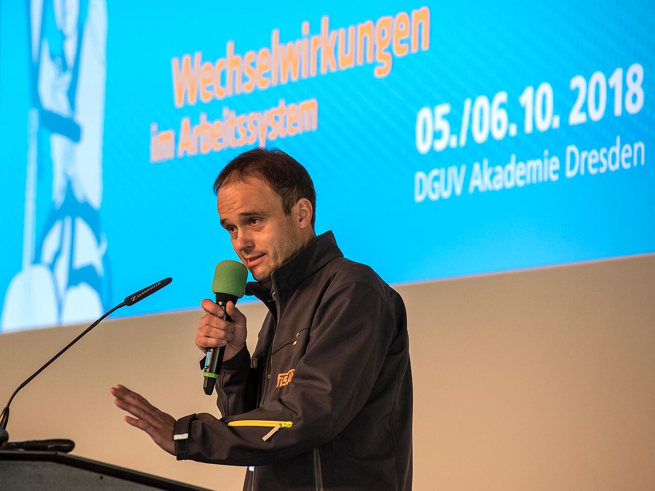 FISAT-Präsident Eric Kuhn eröffnete das 11. FISAT-Technikseminar