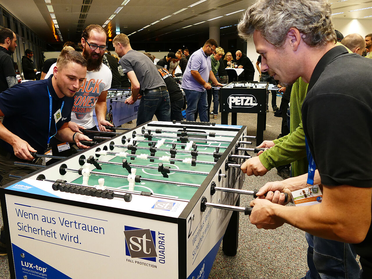 Gute Stimmung für eine gute Sache beim Benefiz-Tischkicker-Turnier